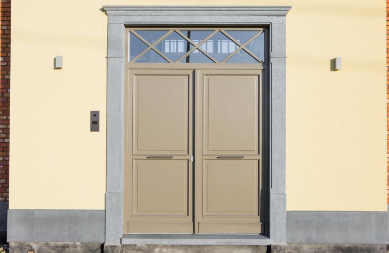 Pvc ramen en houten deur - KwadrO Torhout
