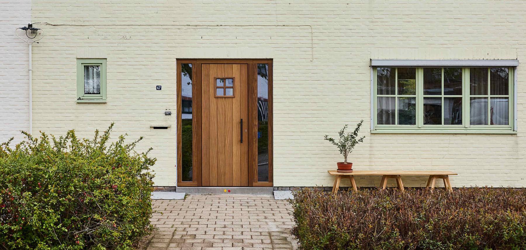 Houten voordeur in afrormosia 