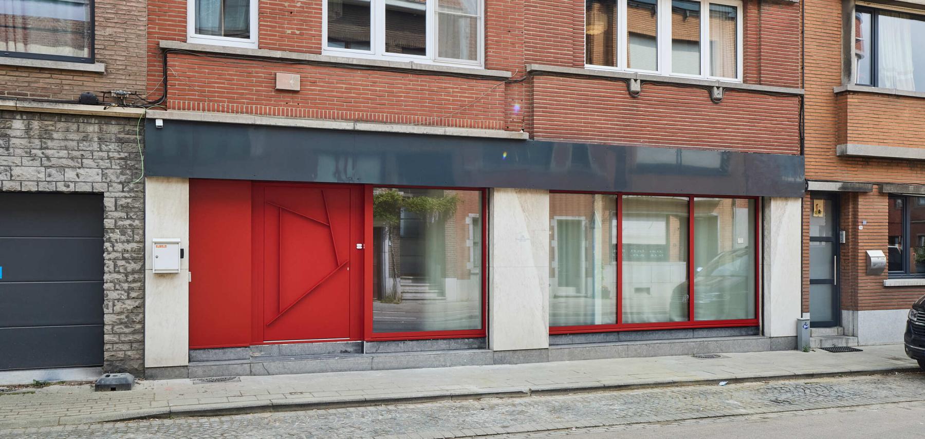 Rode aluminium voordeur en ramen