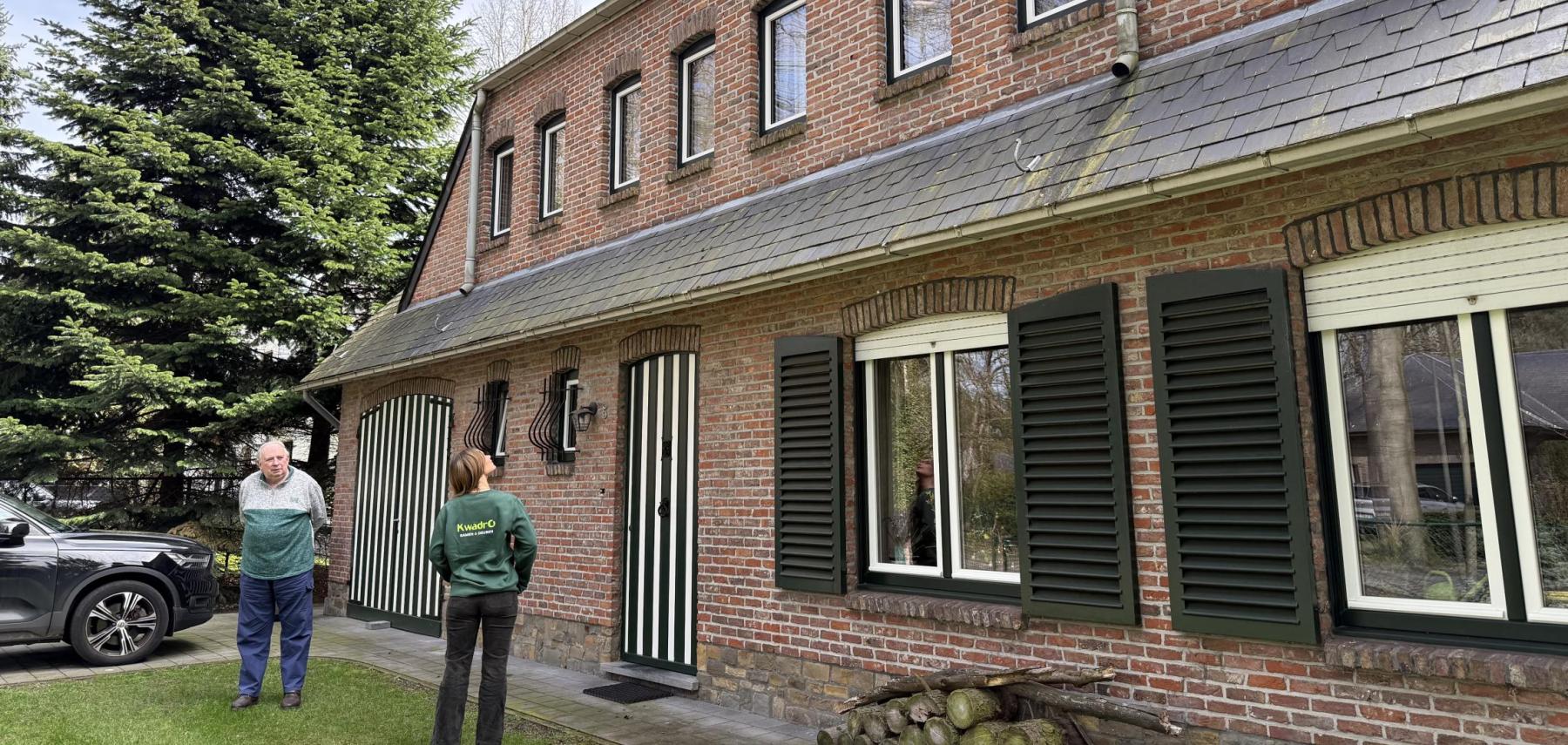 Tevreden KwadrO klant bij zijn gerenoveerde woning