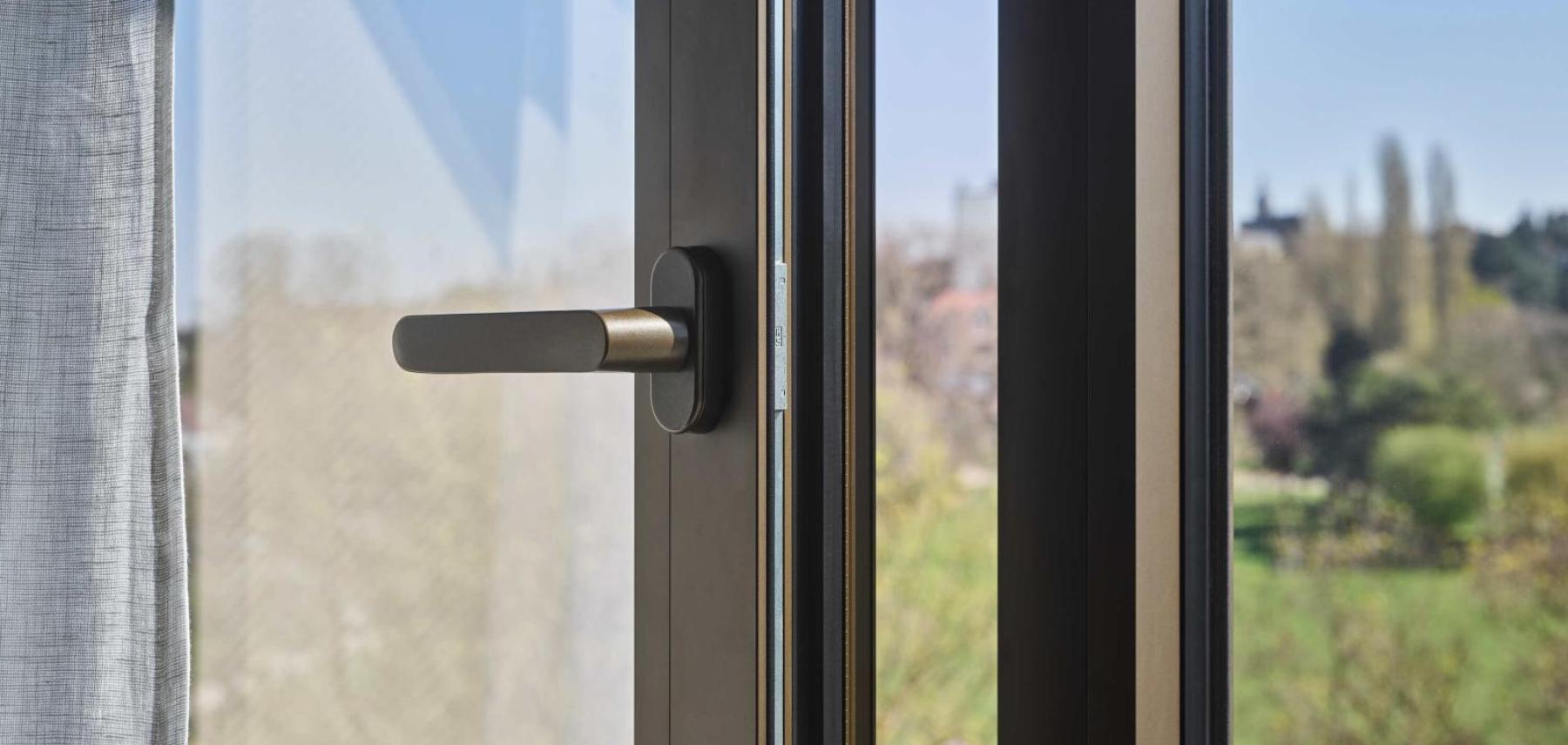 Draai-kip raam in aluminium Komfort EVO medium