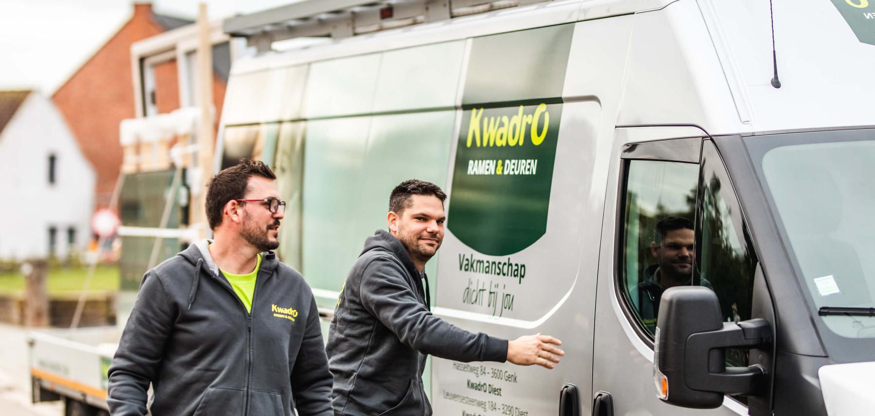 Twee monteurs van KwadrO aan de start van hun werkdag