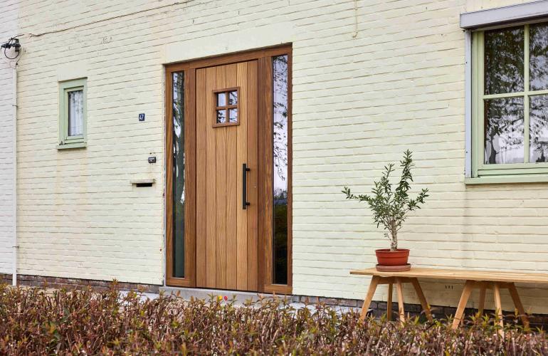 Houten deur en schuifraam