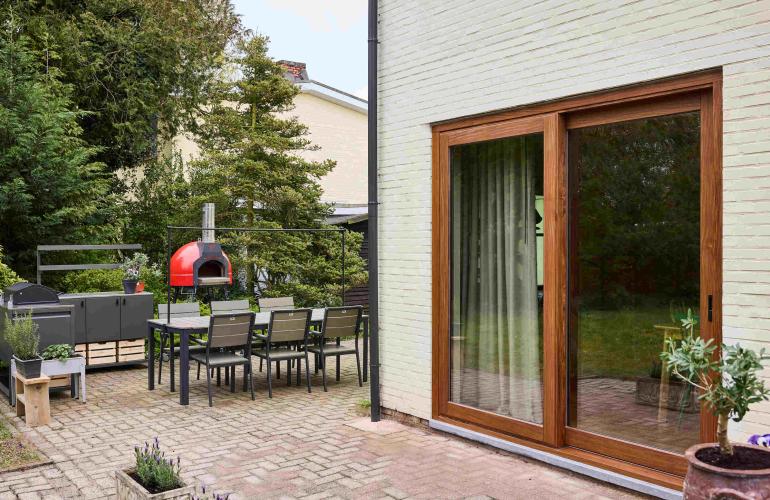 Houten deur en schuifraam