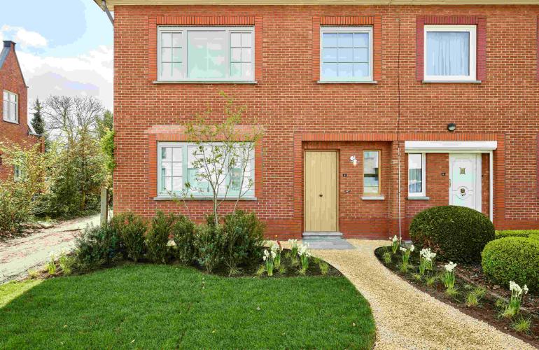 Deur in hout met pvc en houten ramen in Hasselt