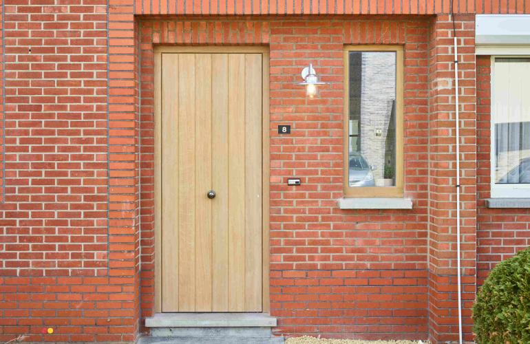 Deur in hout met pvc en houten ramen in Hasselt