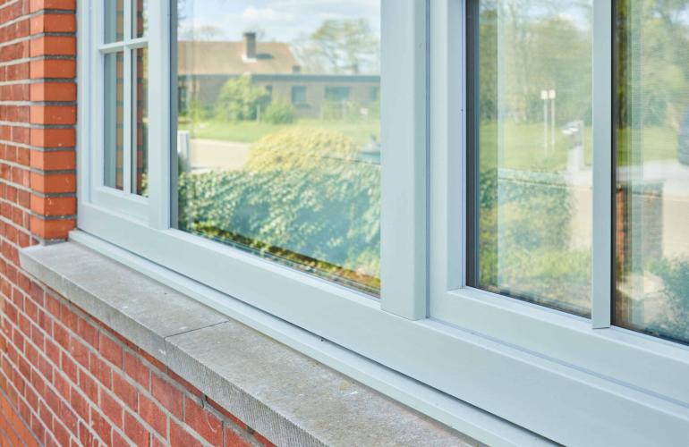 Deur in hout met pvc en houten ramen in Hasselt