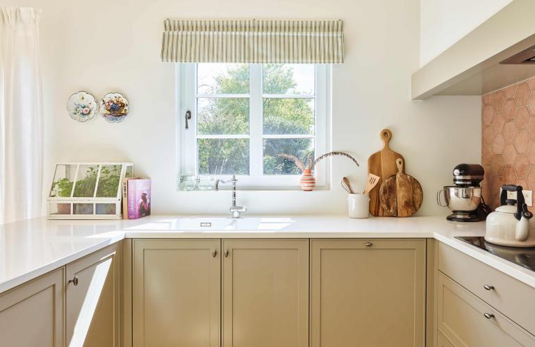 Deur in hout met pvc en houten ramen in Hasselt