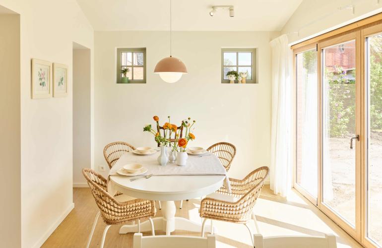 Deur in hout met pvc en houten ramen in Hasselt