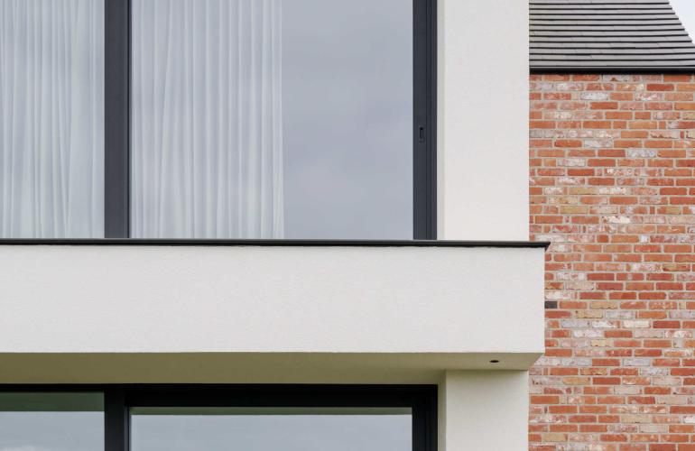 Aluminium ramen en deuren in een moderne referentie in Zuienkerke