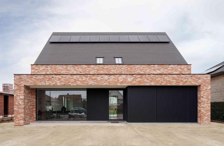 Aluminium ramen en deuren in een moderne referentie in Zuienkerke