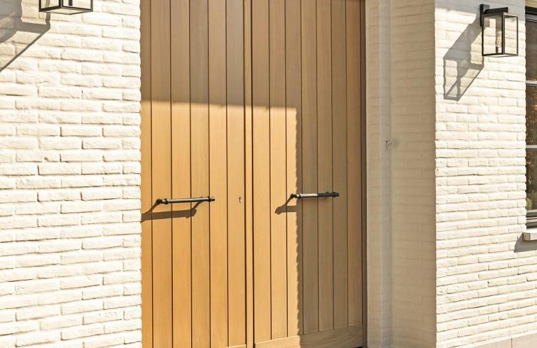 Aluminium steellook ramen en houten deur