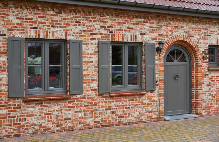 Pvc ramen, deuren en garagepoort - KwadrO Gent