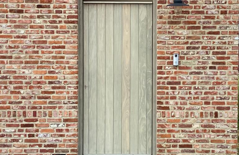 Aluminium ramen, deuren en houten deur - KwadrO Genk